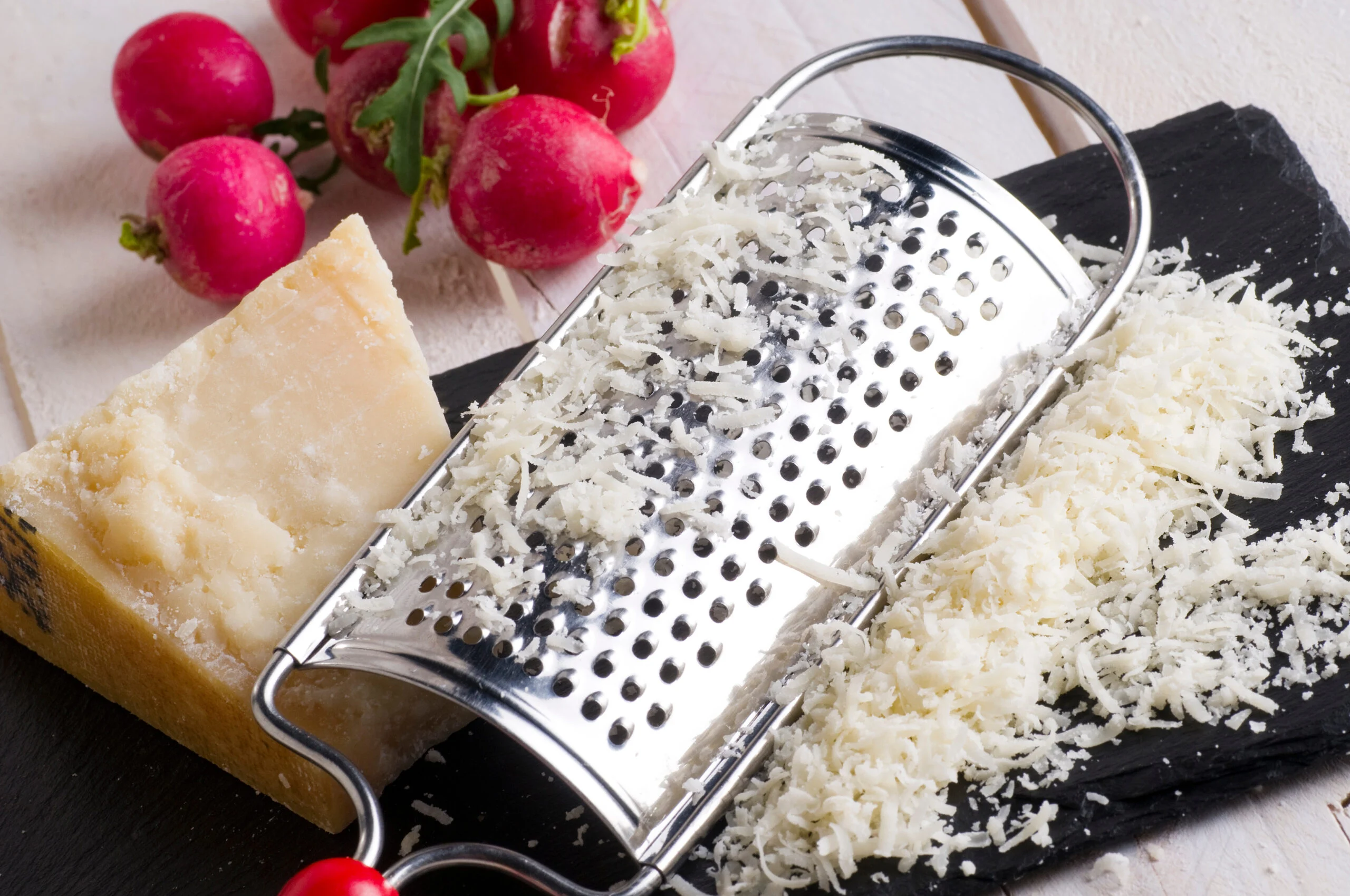 Perché il Parmigiano Reggiano non ha lattosio | Parmigiano grattugiato con pomodorini