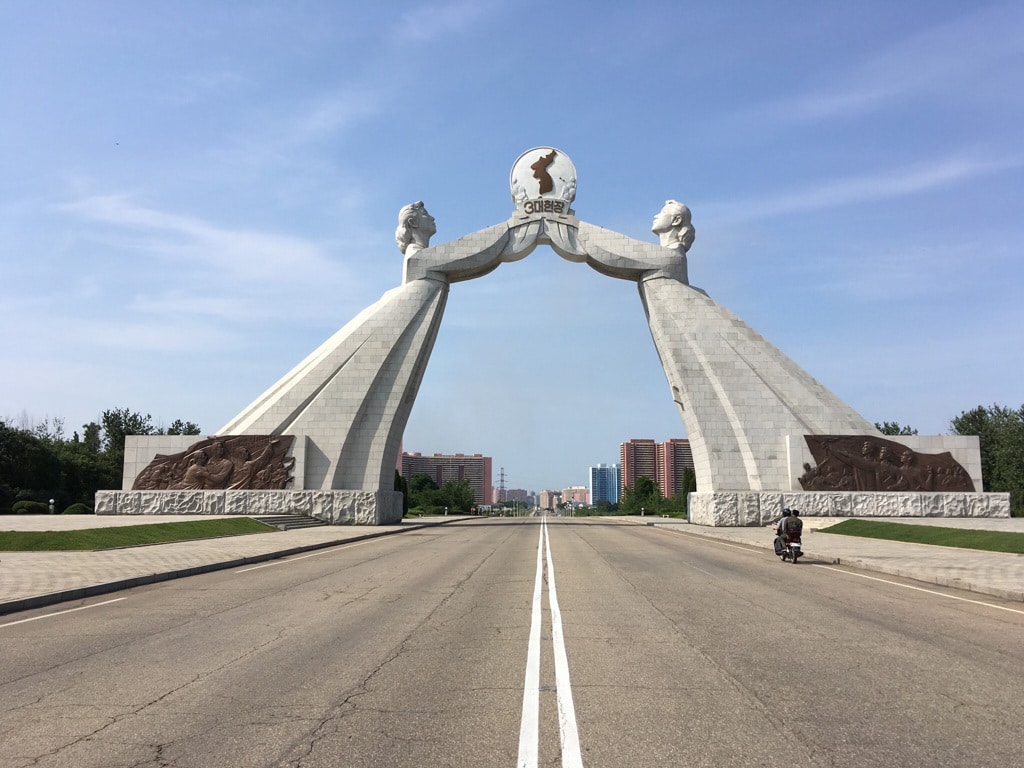 perche la corea del nord e isolata | foto del ponte di junko terao in corea del nord